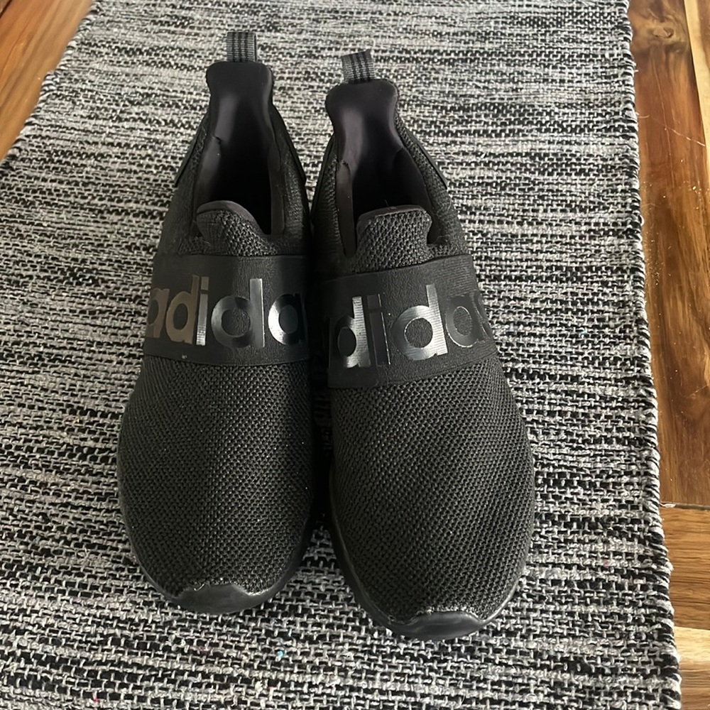 Adidas size 7 shoe
